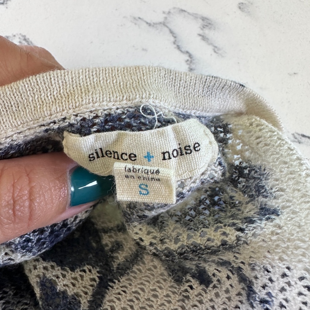 Silence + Noise Blue Floral Boyfriend Longsleeve See through Mesh Shirt size S - Picture 4 of 4